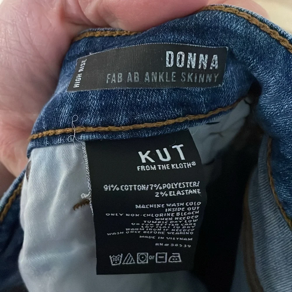 Kut from the Kloth size 10 Donna high rise fab ab ankle skinny button up jean - Picture 12 of 12